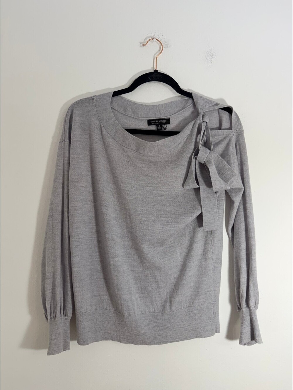 Banana Republic Women’s S 100% Merino Wool Cutout Bow Sweater Gray